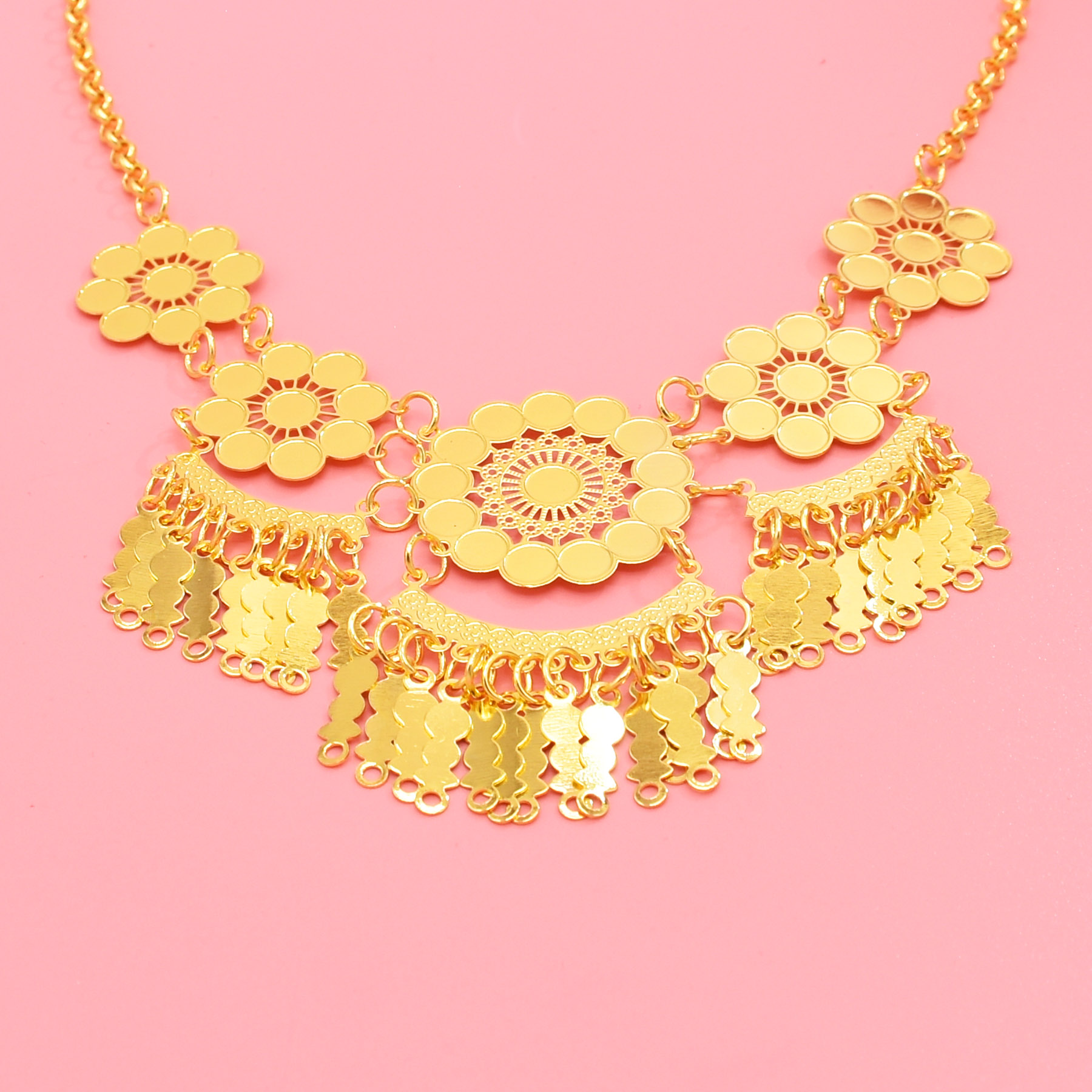 Collier de fleurs carrées creu - Women Accessories Dubai avis et prix