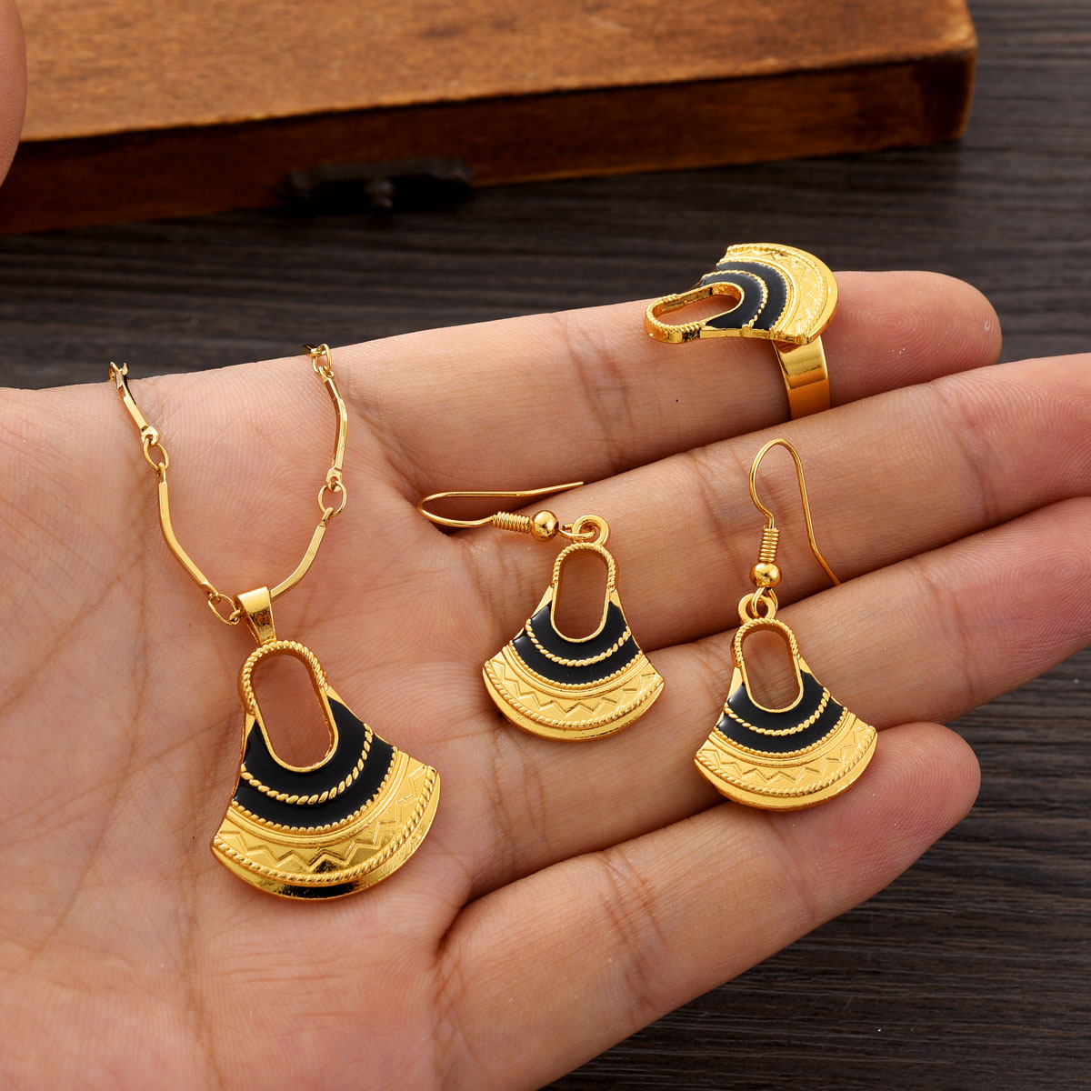 Ensemble de bijoux couleur or  - Women Accessories Png avis et prix